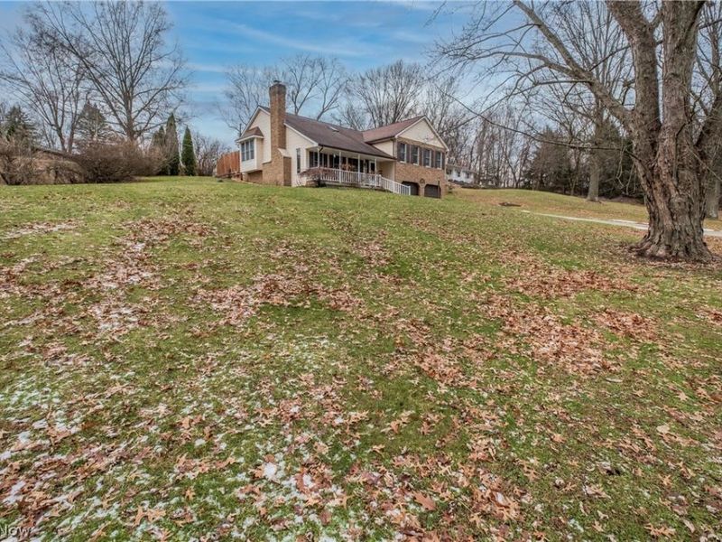 7621 Ravine Drive NW, North Canton, OH 44720 Photo 2