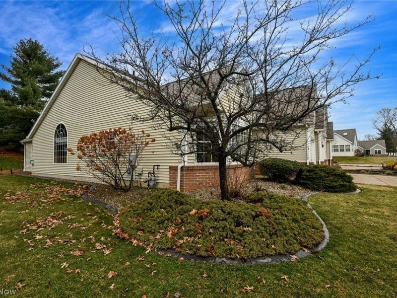 2814 Stratford Circle, Akron, OH 44312 Photo 3