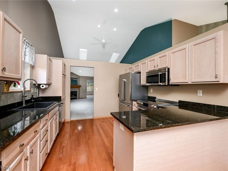 2814 Stratford Circle, Akron, OH 44312 Photo 4