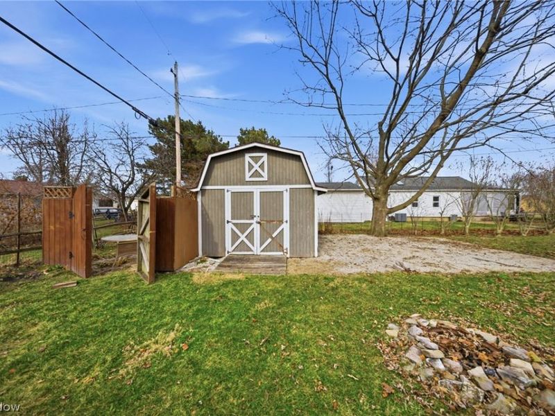 113 W Iroquois Trail, Sandusky, OH 44870 Photo 7