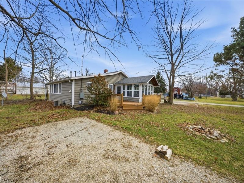 113 W Iroquois Trail, Sandusky, OH 44870 Photo 8