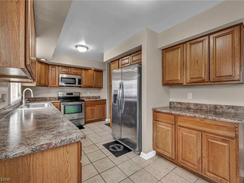 337 University Avenue, Elyria, OH 44035 Photo 19