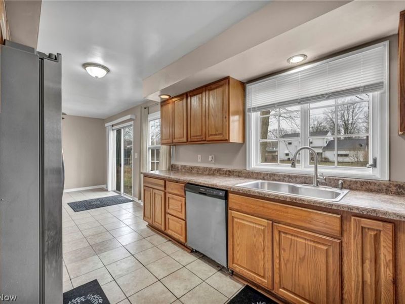 337 University Avenue, Elyria, OH 44035 Photo 22