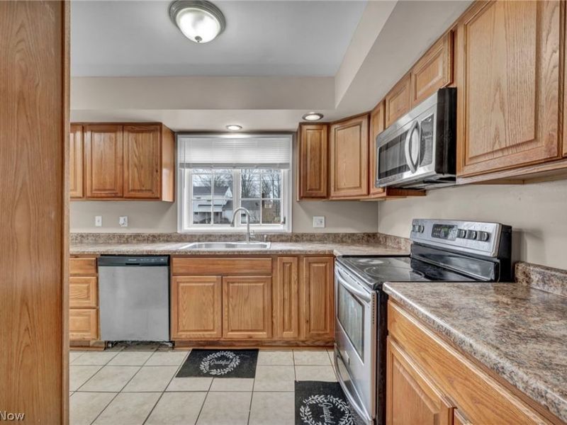 337 University Avenue, Elyria, OH 44035 Photo 23