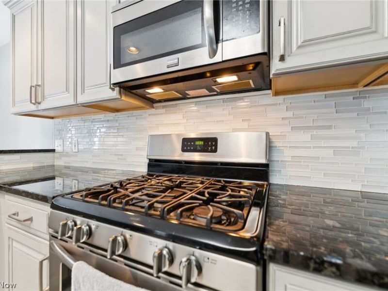 3733 E Lake Road, Sheffield Lake, OH 44054 Photo 11