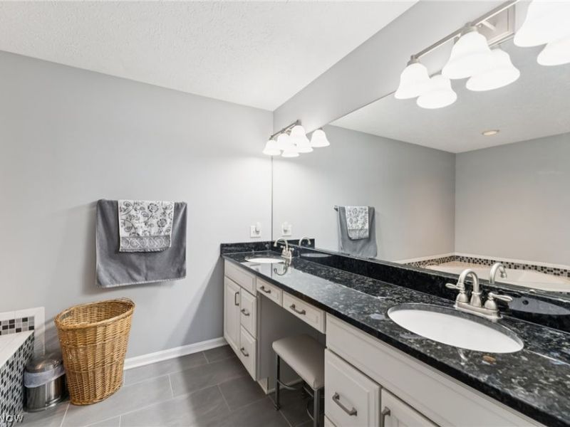 3733 E Lake Road, Sheffield Lake, OH 44054 Photo 28