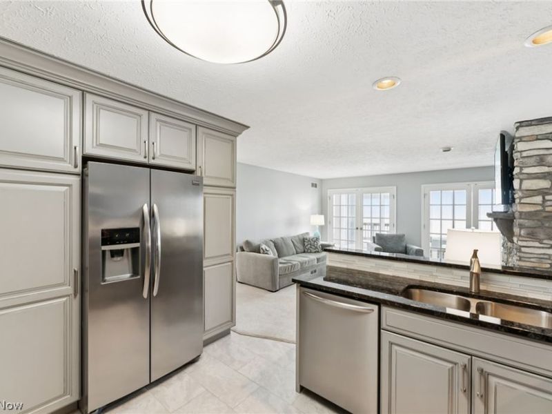 3733 E Lake Road, Sheffield Lake, OH 44054 Photo 9