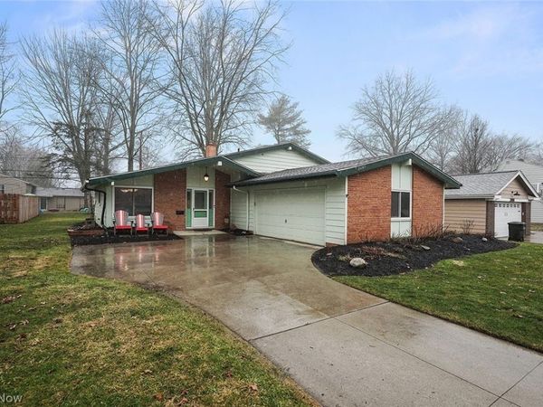 26845 Redwood Drive , Olmsted Falls, OH 44138