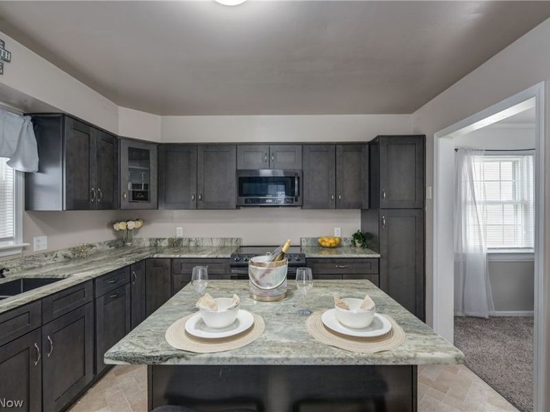 18904 Fairville Avenue, Cleveland, OH 44135 Photo 14