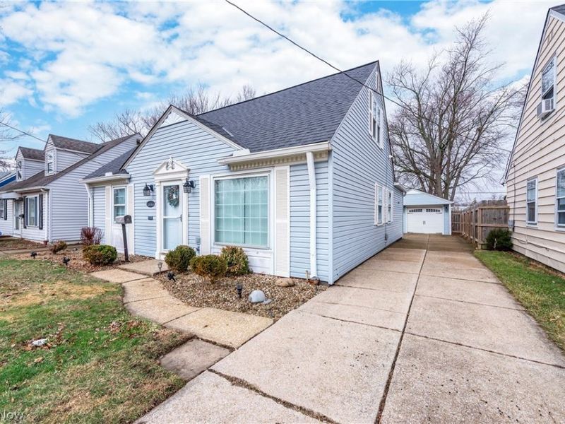 18904 Fairville Avenue, Cleveland, OH 44135 Photo 3