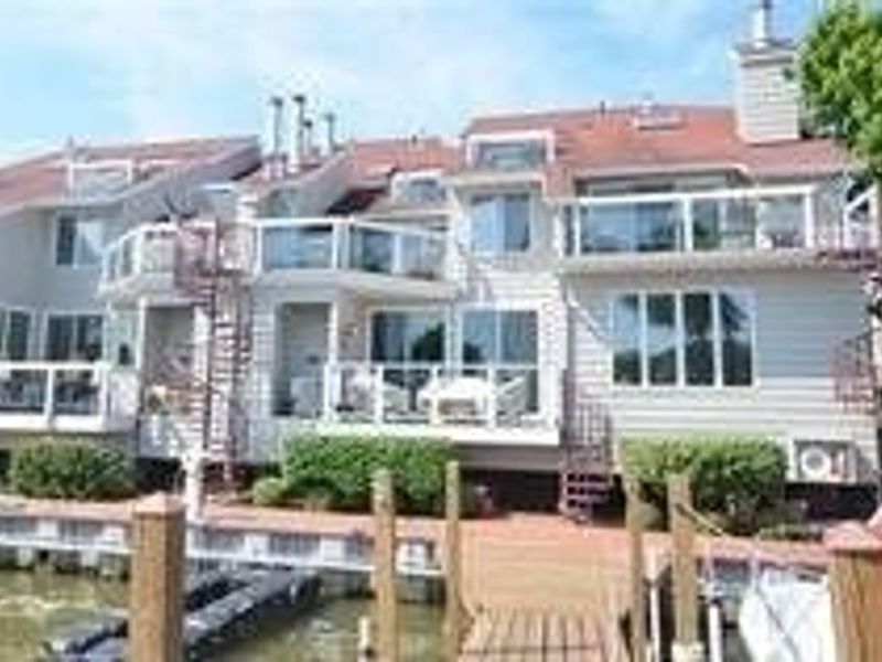 599 Main Street, Vermilion, OH 44089 Photo 2