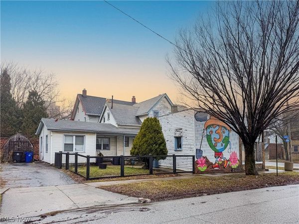 8301 Lake Avenue , Cleveland, OH 44102