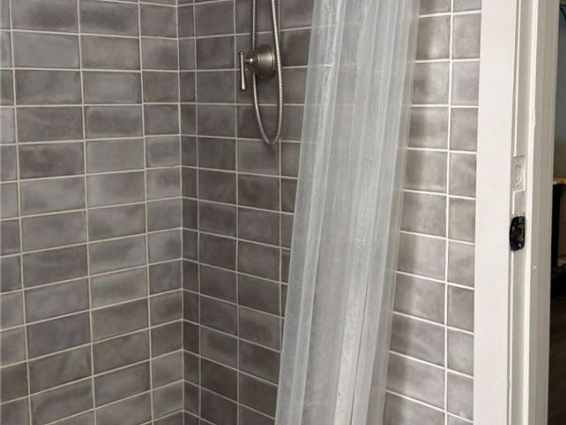 8301 Lake Avenue , Cleveland, OH 44102 Photo 7