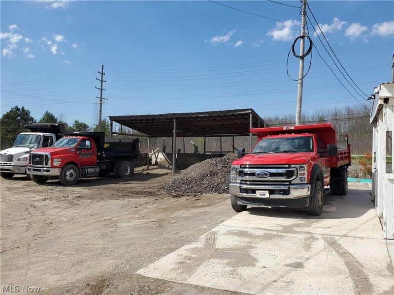 12989 Mayfield Road, Chardon, OH 44024 Photo 4