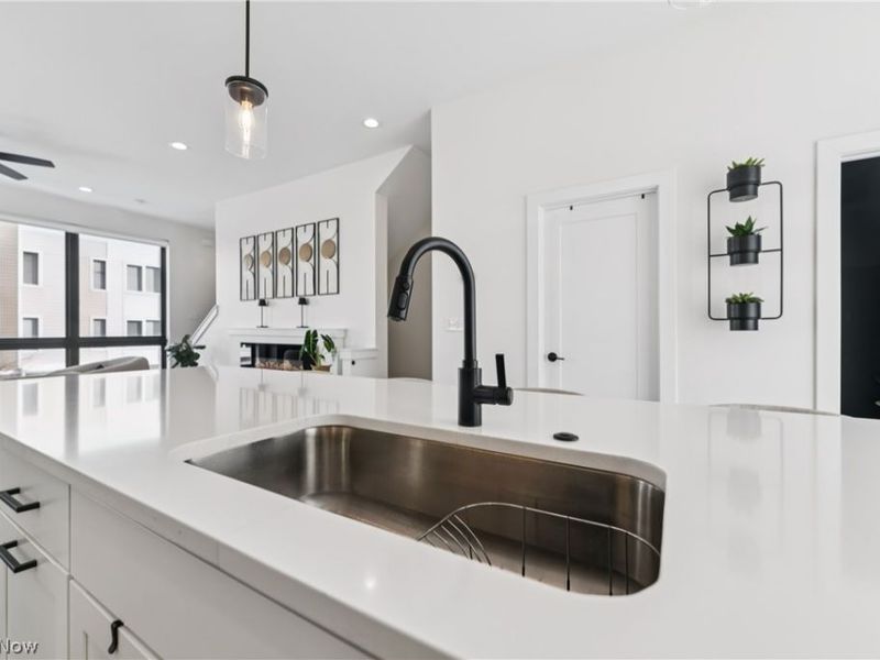 1440 E 15 Street, Cleveland, OH 44114 Photo 12