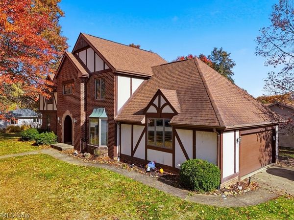 951 S Azalea Boulevard , Barberton, OH 44203