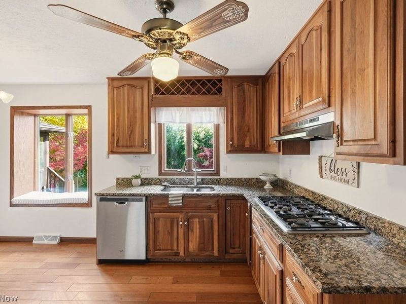 951 S Azalea Boulevard, Barberton, OH 44203 Photo 25