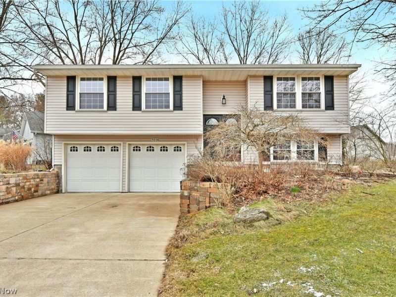 5038 Jonathan Lane NW, Warren, OH 44483 Photo 1