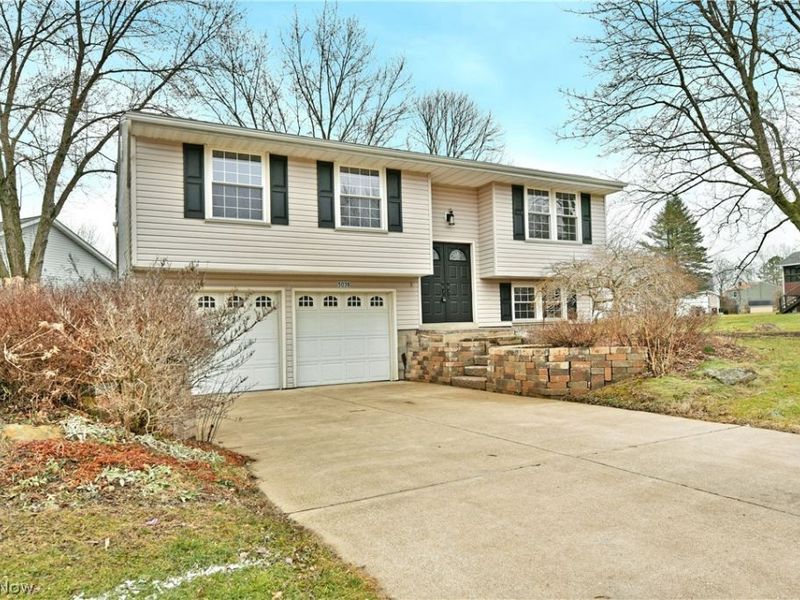 5038 Jonathan Lane NW, Warren, OH 44483 Photo 3