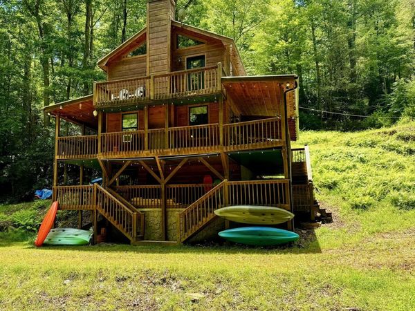 216 Sourwood Drive, Blue Ridge, GA 30513