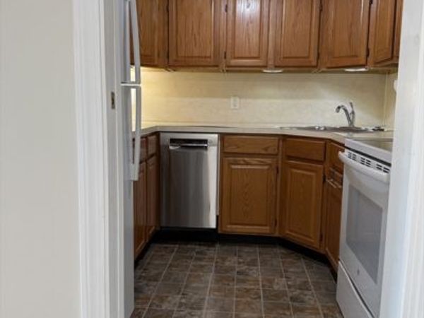 221 Rock, Unit F6, Norwood, MA 02062