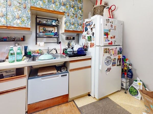 12 Lyman St, Unit 3, Waltham, MA 02452