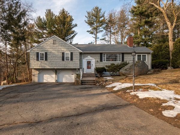 32 Doncaster Circle, Lynnfield, MA 01940