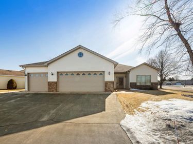 1152 Willow Run Court, Waite Park, MN 56387