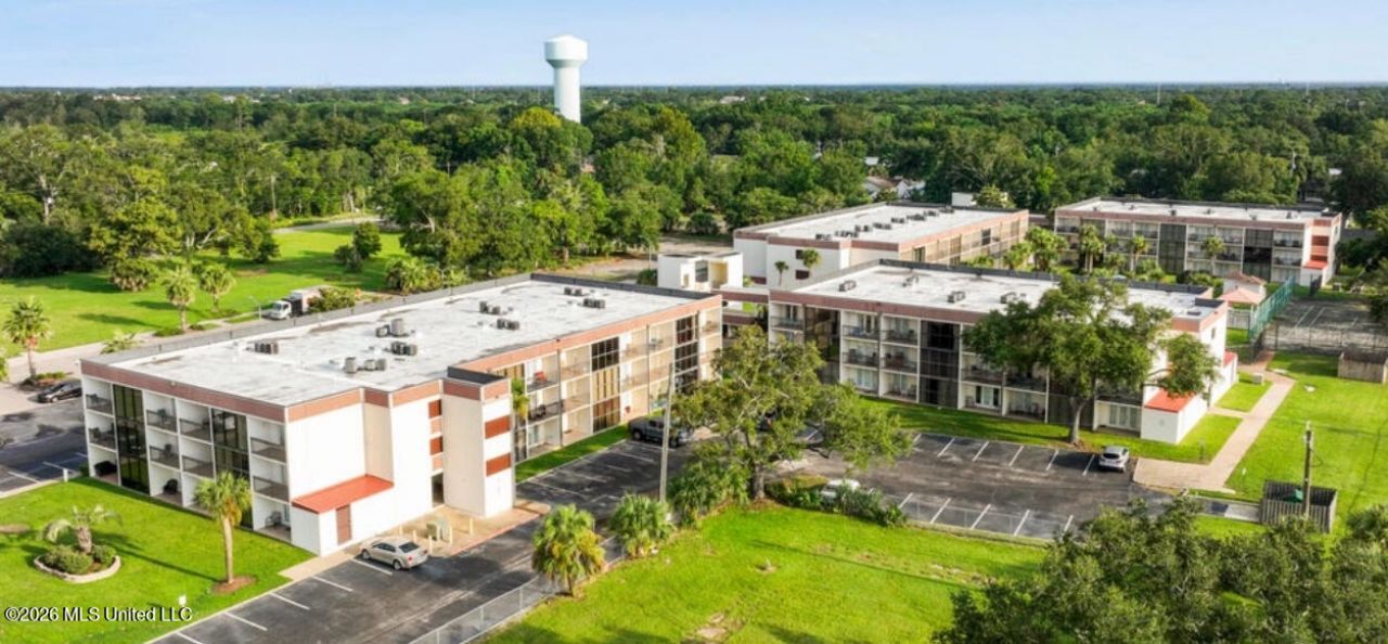 2046 Beach Boulevard, Biloxi, MS 39531 Main Photo