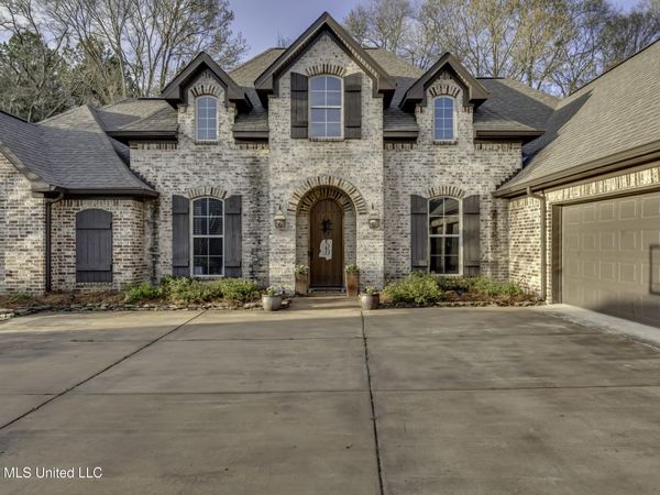 811 Osagian Circle, Brandon, MS 39042