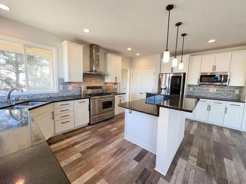 8189 Shady Maple Drive, Canal Winchester, OH 43110 Photo 2