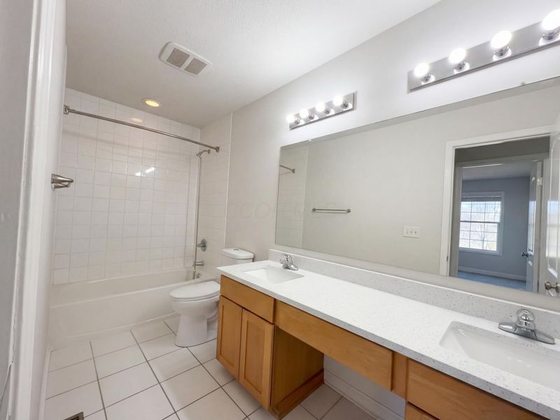 8189 Shady Maple Drive, Canal Winchester, OH 43110 Photo 6