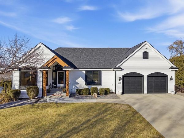635 W Pierre LANE, Port Washington, WI 53074