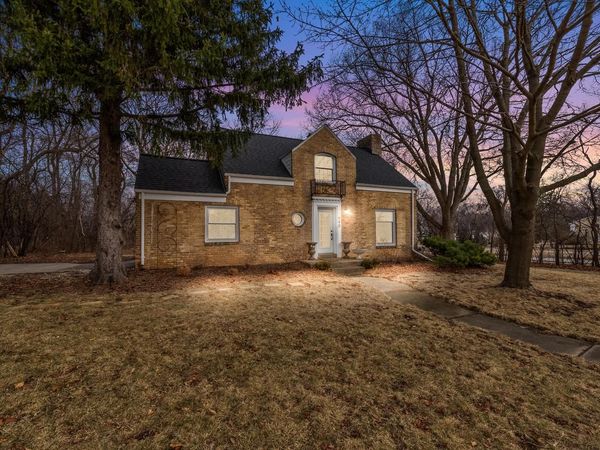 540 Crystal LANE, Elm Grove, WI 53122