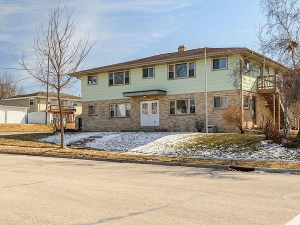 325 Sentinel DRIVE, Waukesha, WI 53189