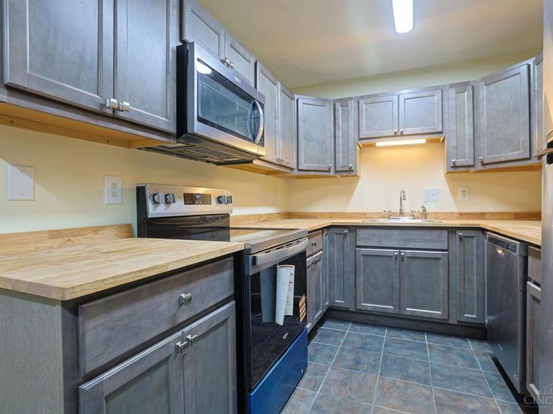 10086 Windswept Lane, Colerain Township, OH 45251 Photo 9