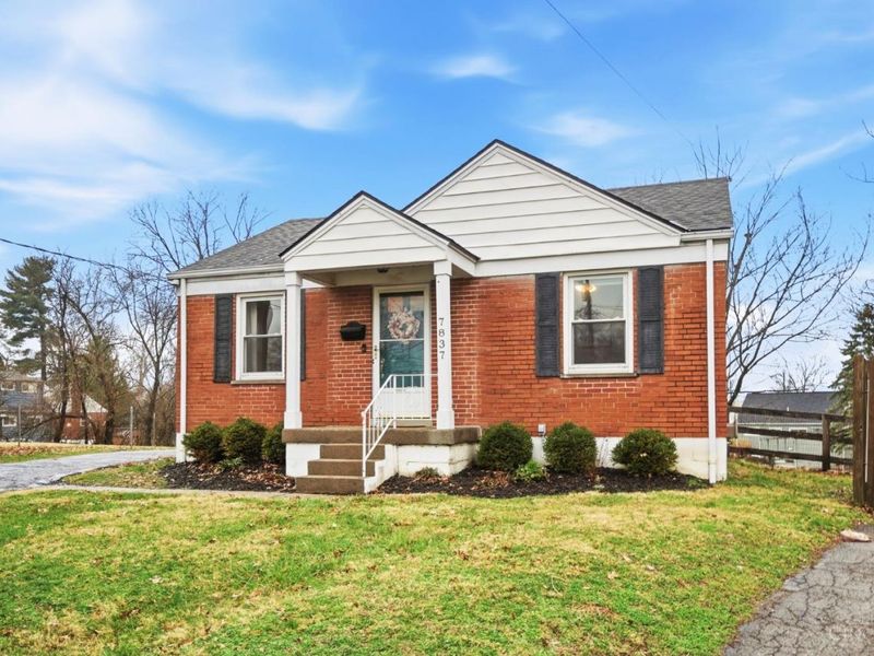 7837 Moss Court, Deer Park, OH 45236 Photo 4