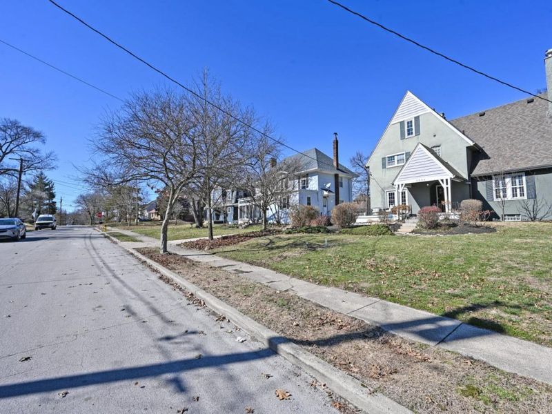 1284 Paddock Hills Avenue, Cincinnati, OH 45229 Photo 3