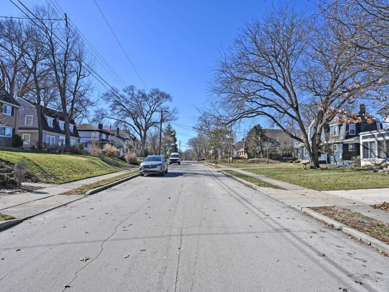 1284 Paddock Hills Avenue, Cincinnati, OH 45229 Photo 5