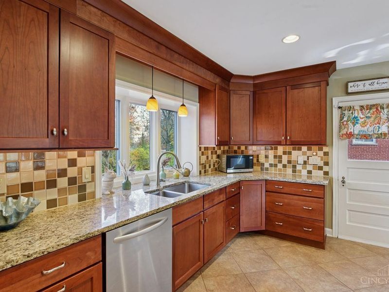 852 Finney Trail, Springfield Twp., OH 45224 Photo 12