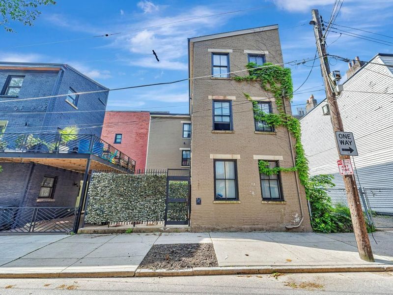 121 Green Street, Cincinnati, OH 45202 Photo 1