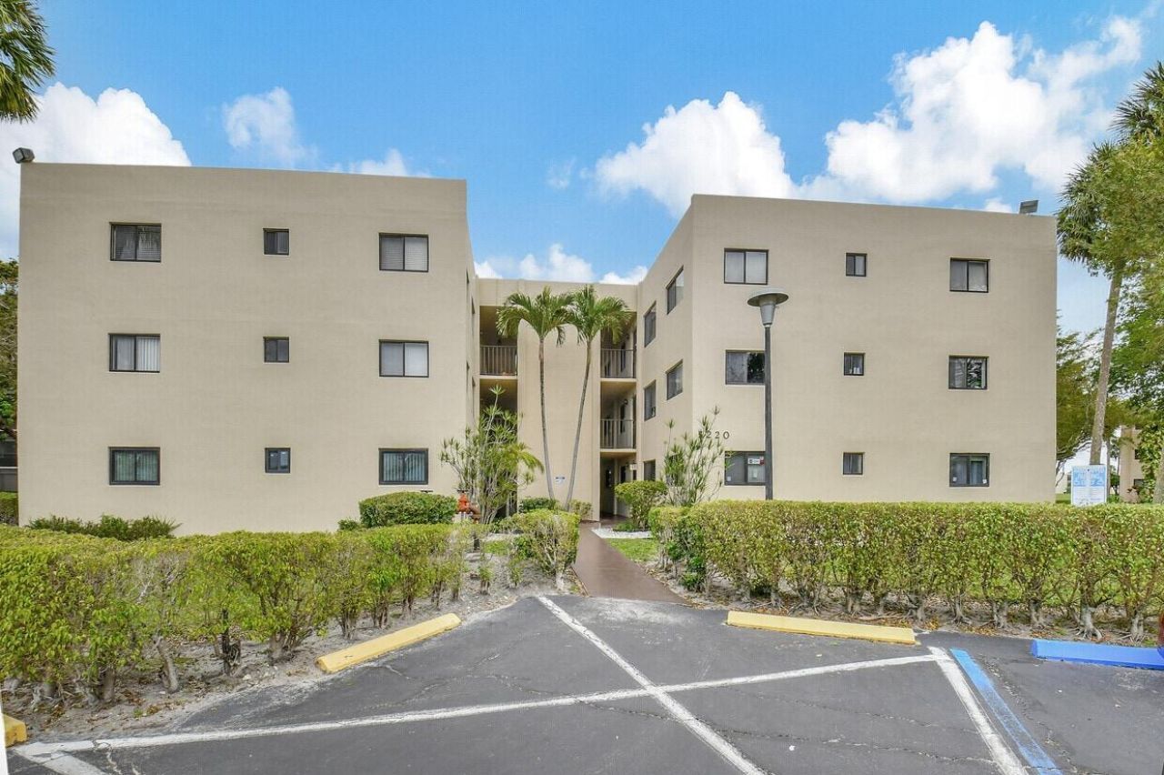 5220 Las Verdes Circle Circle, Unit 223, Delray Beach, FL 33484 Photo