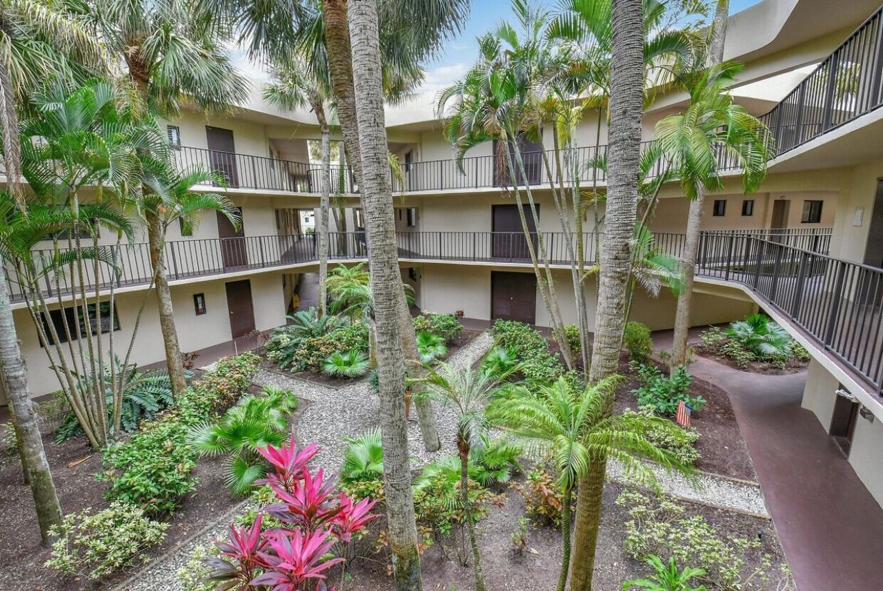 5220 Las Verdes Circle Circle, Unit 223, Delray Beach, FL 33484 Photo