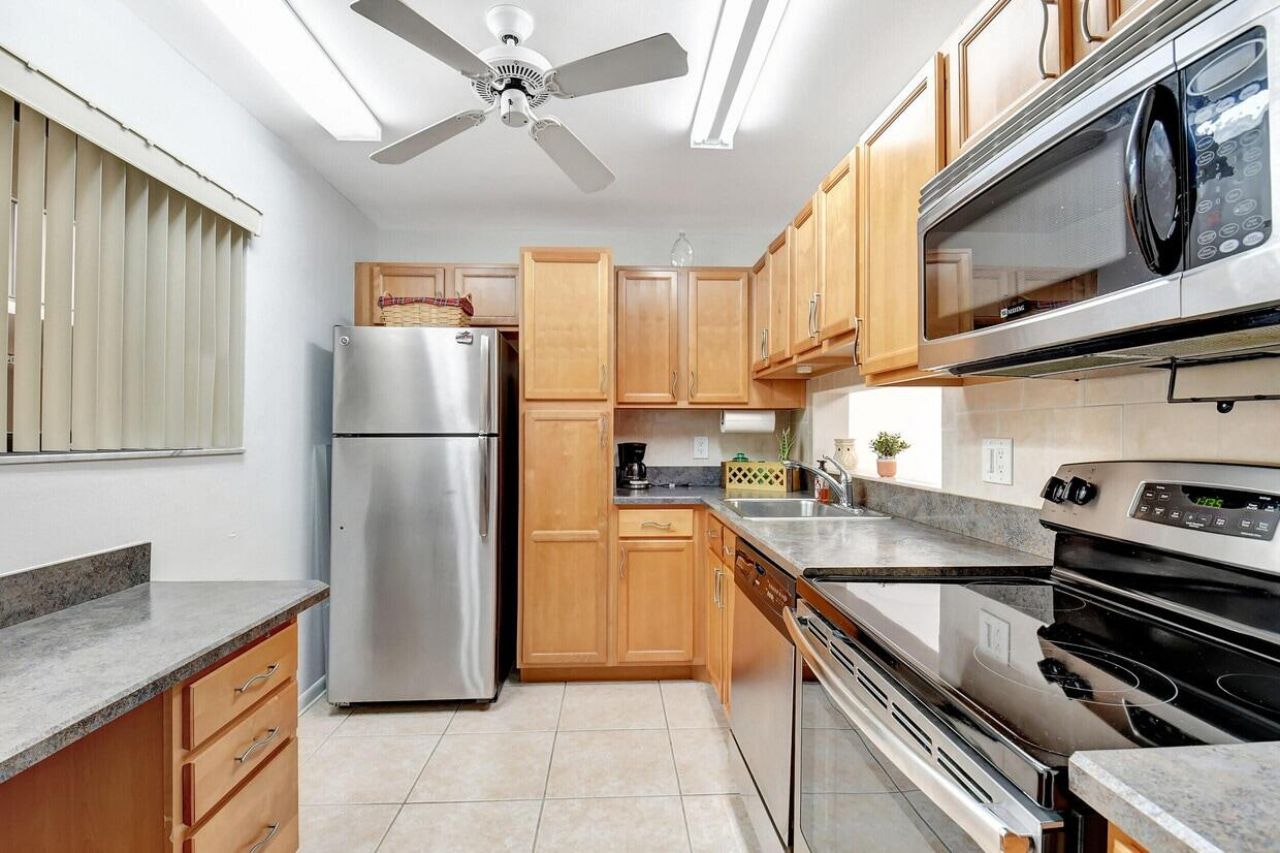 5220 Las Verdes Circle Circle, Unit 223, Delray Beach, FL 33484 Photo