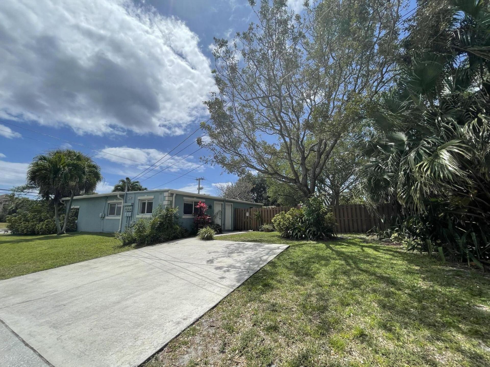 701 SE 4th Street, Unit Apt West, Boynton Beach, FL 33435 Photo