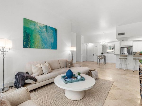 99 SE Mizner Boulevard, Unit 543, Boca Raton, FL 33432