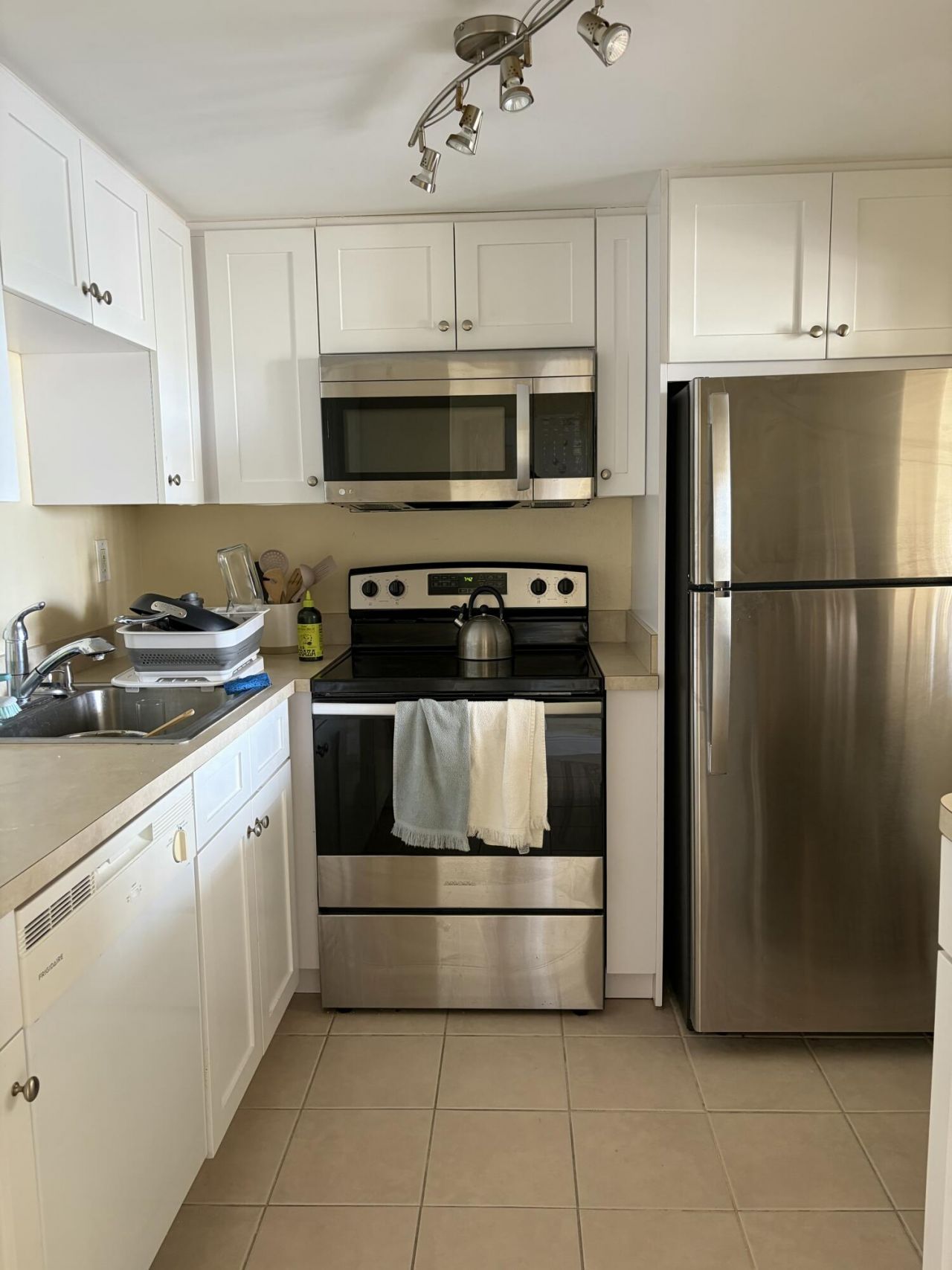 1830 Embassy Drive, Unit 506, West Palm Beach, FL 33401 Photo