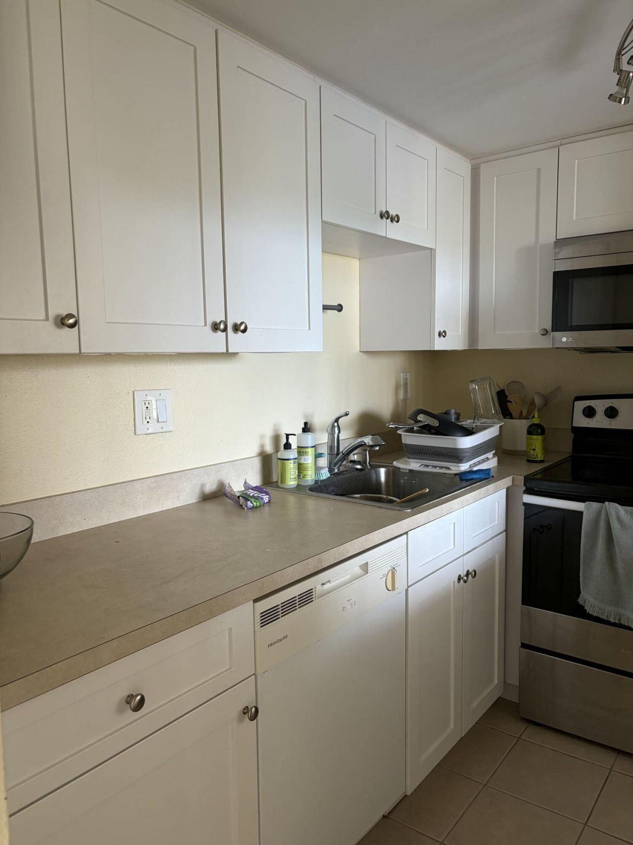 1830 Embassy Drive, Unit 506, West Palm Beach, FL 33401 Photo