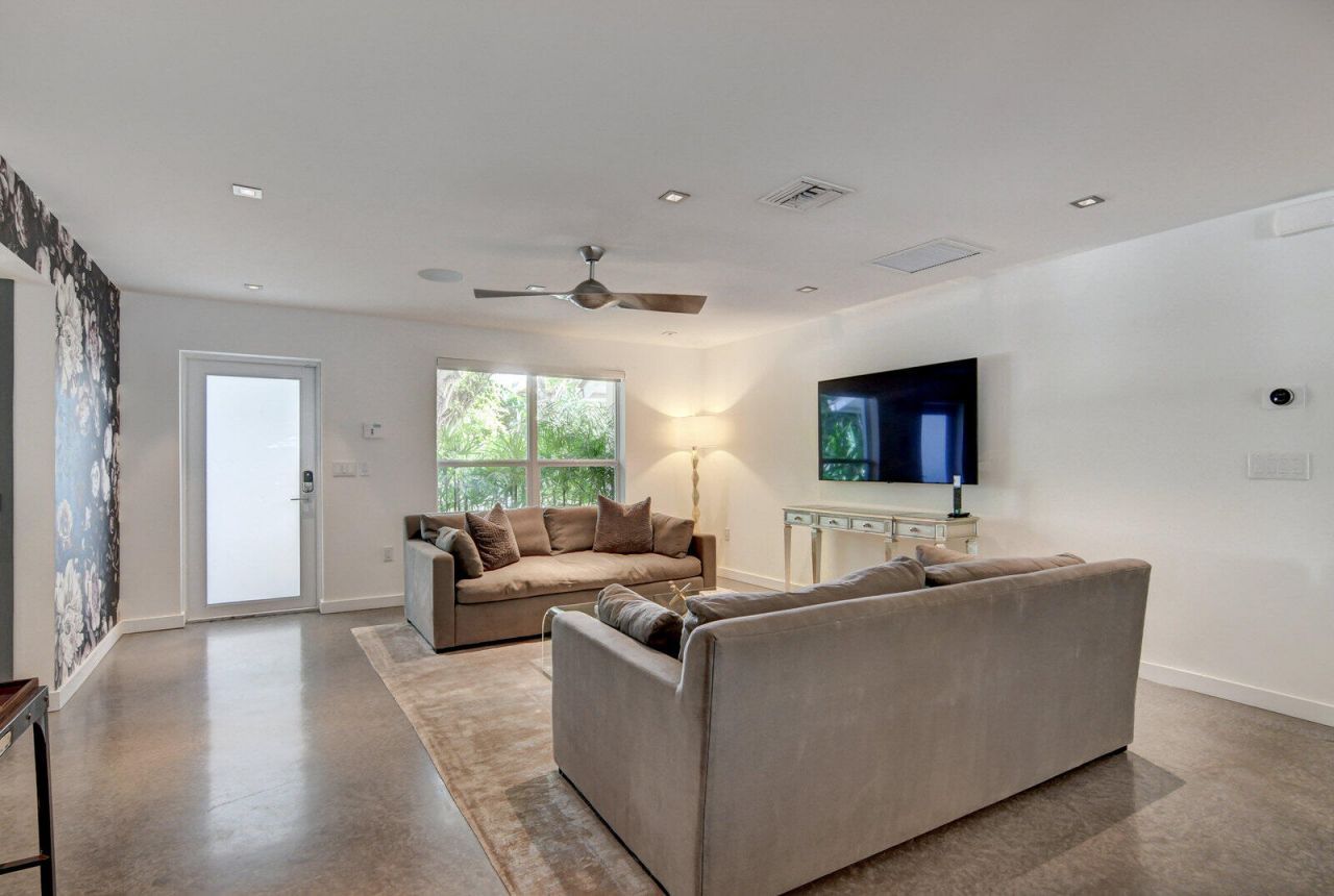 717 NE 1st Court, Delray Beach, FL 33483 Photo