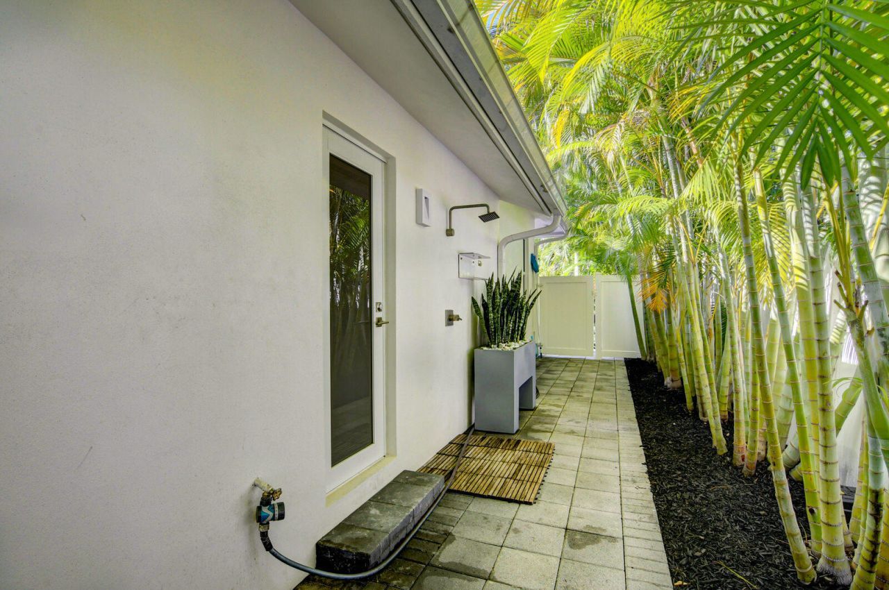 717 NE 1st Court, Delray Beach, FL 33483 Photo